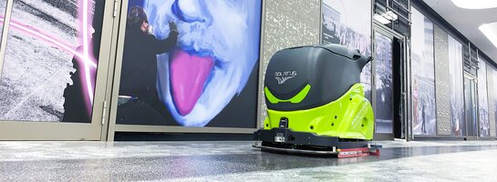 Autonomer Reinigungsroboter C700 von Adlatus. | © Autonomer Reinigungsroboter C700 von Adlatus. Autonomer Reinigungsroboter C700 von Adlatus. | © Autonomer Reinigungsroboter C700 von Adlatus.